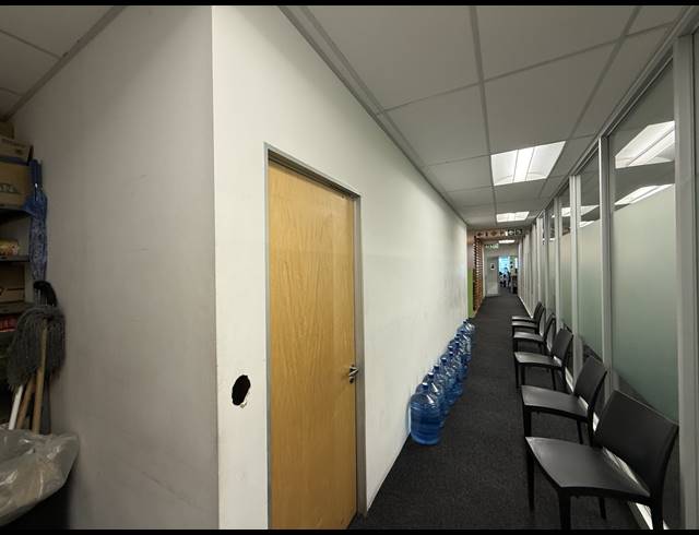 411M² OFFICE TO LET IN FORESHORE